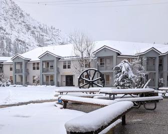 Squaw Valley Lodge - Olympic Valley - Building