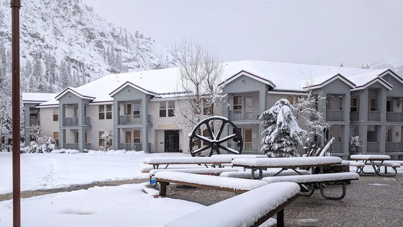 Squaw Valley Lodge