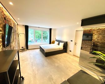 The Square - vacation rental with outdoor sauna - centre of Antwerp - انتورب - غرفة نوم