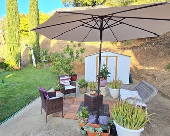Cozy Guesthouse/Garden Hideaway Retreat, Private Entrance, Safe and Quiet Area - Vallejo - Patio