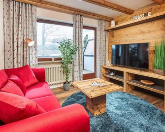 Landhotelwohnung in Seeg - Seeg - Living room