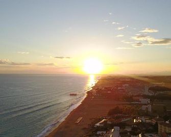 Mavi Cennet Camping Caravan - Kizilot - Outdoors view