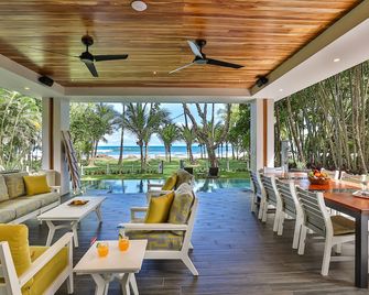 Beachfront Modern Luxe Villa Steps from the Sand! - Esterillos Este - Restaurante