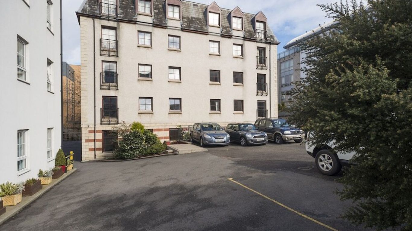 Fountain Court Apartments - Grove