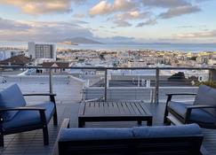 Luxury 2 Bedroom 1 Bath Penthouse In Prime Neighborhood. Organic Sanitation - San Francisco - Balkong