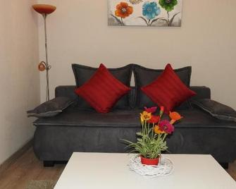 Warmbad Apartments - Villach - Living room