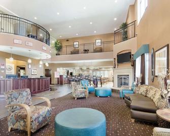 Comfort Suites Topeka Northwest - Topeka - Hall