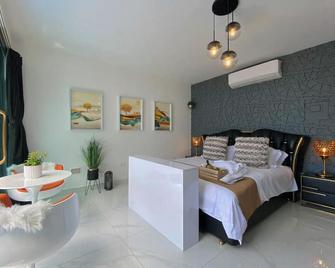 Flamboyán Suite-W/Private & Heated Pool /Adults Only - Añasco - Habitación