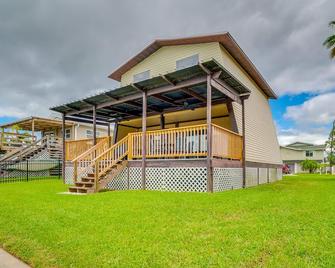 Hernando Beach Waterfront Home with Boat Dock and Deck - Hernando Beach - Building