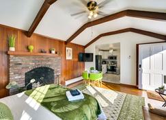 Pet-Friendly Salem Studio Shared Patio and Fire Pit - Salem - Bedroom