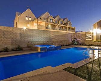 Villa Serenity On The Terrace - Mandurah - Pool