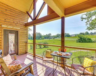 Secluded and Peaceful Tree Top Cabin with Loft - Hot Springs - Balcony