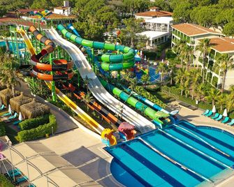 Crystal Flora Beach Resort - Göynük - Piscina