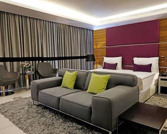 Warwick Stone 55 Hotel - Zalqa - Habitación