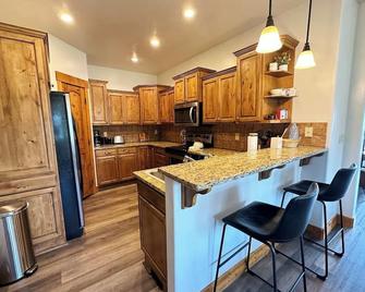 Modern Mountain Family Condo Near Grand Targhee + Driggs - Driggs - Keuken