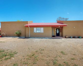 Desert Hacienda - Luxury Estate, Central Location - Española - Edificio