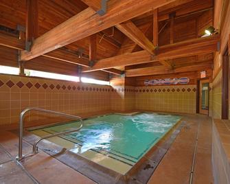 Quality Inn near Mammoth Mountain Ski Resort - Mammoth Lakes - Piscine