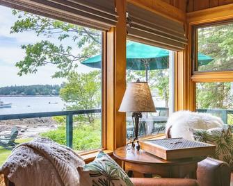 The Moonlight Cottage: At The Water's Edge With Beaches And Atlantic Views - Tenants Harbor