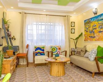 Kenai Stay, Secluded 1 bedroom with free parking - Nanyuki - Living room