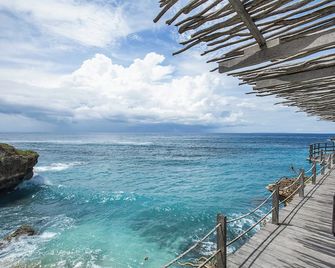 Lembongan Island/Water Blow Huts - Nusa Penida