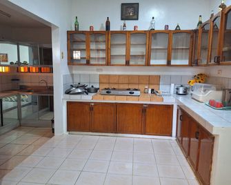Citadel Bed and Breakfast - Puerto Princesa - Cocina