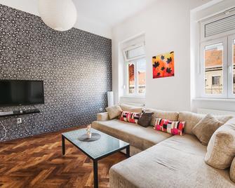 Tia Apartments and Rooms - Zagreb - Huiskamer