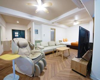 Miyazaki Mango Hotel - Miyazaki - Living room