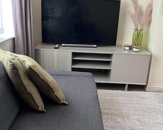 1 bedroom flat sleeps 4 in Abingdon Oxfordshire - Abingdon - Living room