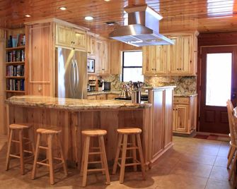 Grizzly Giant - Wawona - Cocina