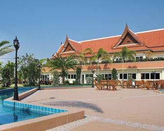 Corner Apartment With Mountain View - Sattahip - Rakennus