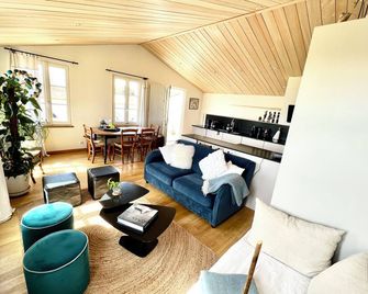 Escale Aixoise vacation home, sea view, sleeps 5 - Île-d'Aix - Living room