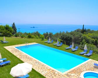 Studio Apartments with large swimming pool and Sea view at Pelekas Beach, Corfu - Pelekas - Pool