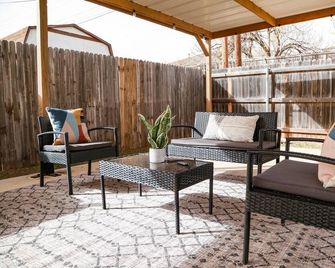Diego's Retreat-Charming 2BR Home Near I-20 - Big Spring - Patio