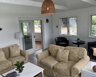 Beach Cottage - Westerly - Obývací pokoj