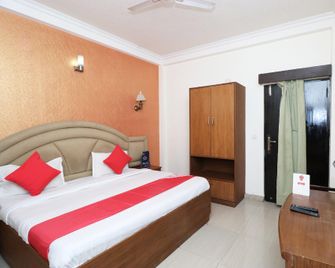 OYO 24974 Bharat Resort - Dehradun - Bedroom