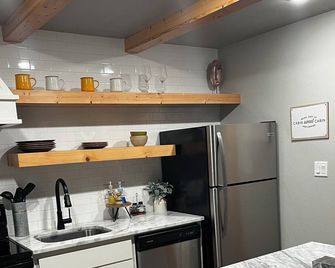 Brand New Modern Luxury Cabin!! Kreekside Tipi. - Winona - Kitchen