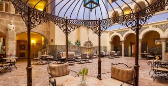 Hotel Ilunion Mérida Palace - Mérida - Lobby