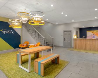 Spark by Hilton Summerville - Summerville - Рецепція