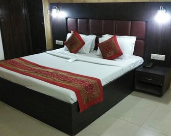 Hotel The Taksonz - Opposite Railway Station - Ludhiāna