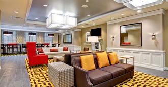 Hampton Inn and Suites Cincinnati - Downtown - Cincinnati - Lounge