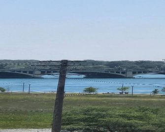 Waterfront views of Belle Isle, Detroit River, and Windsor - Detroit - Widok na zewnątrz