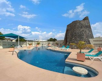 Beachfront, Ground Floor, 1 Bedroom, Newly Remodeled - Christiansted - Pool