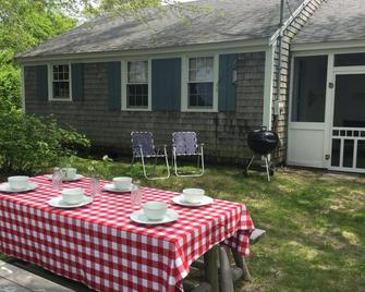 Cape Cod Pond Cottage - Eastham - Patio