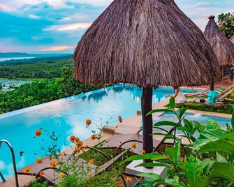 Marqis Sunrise Sunset Resort and Spa - Tagbilaran - Svømmebasseng