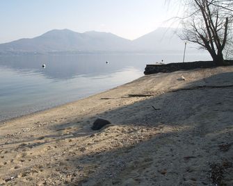 house with private garden and wonderful lake view - Oggebbio - Plage