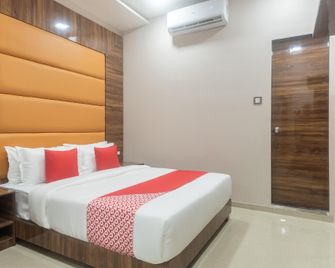 Hotel Blue Executive Near Chhatrapati Shivaji International Airport - Mumbai - Building