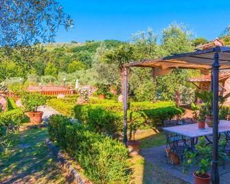 Farmhouse in Montecatini Terme with Sauna - Pieve a Nievole - Binnenhof