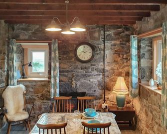 1 bedroom accommodation in Dunvegan, near Portree - Isle of Skye - Dining room