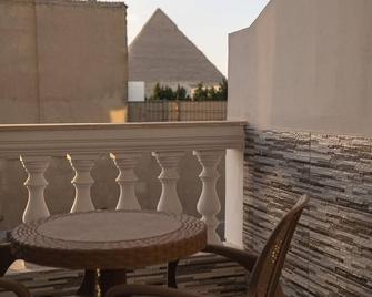 Luxury room few steps away from The Great Pyramids - קהיר - מרפסת