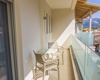 Grand Theoni Boutique Hotel & Spa - Vasiliki - Balcón